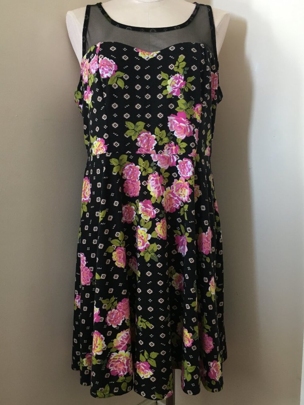 [Xhilaration] Black Geometric / Rose Print Sleeveless Sundress | XL | Good